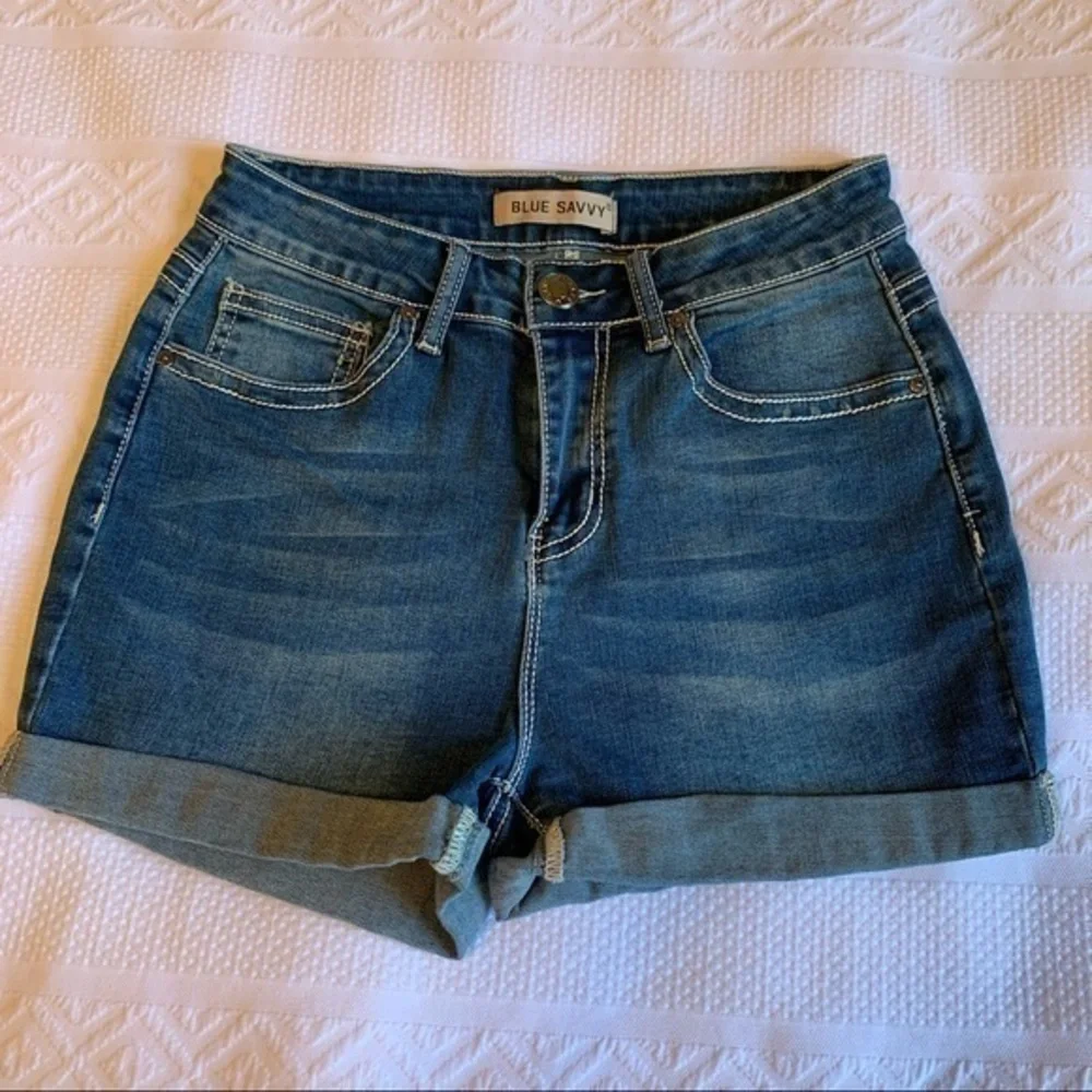 NWOT Blue Savvy Denim with Stars and Striped Pockets‎ Short Shorts Size 7/28